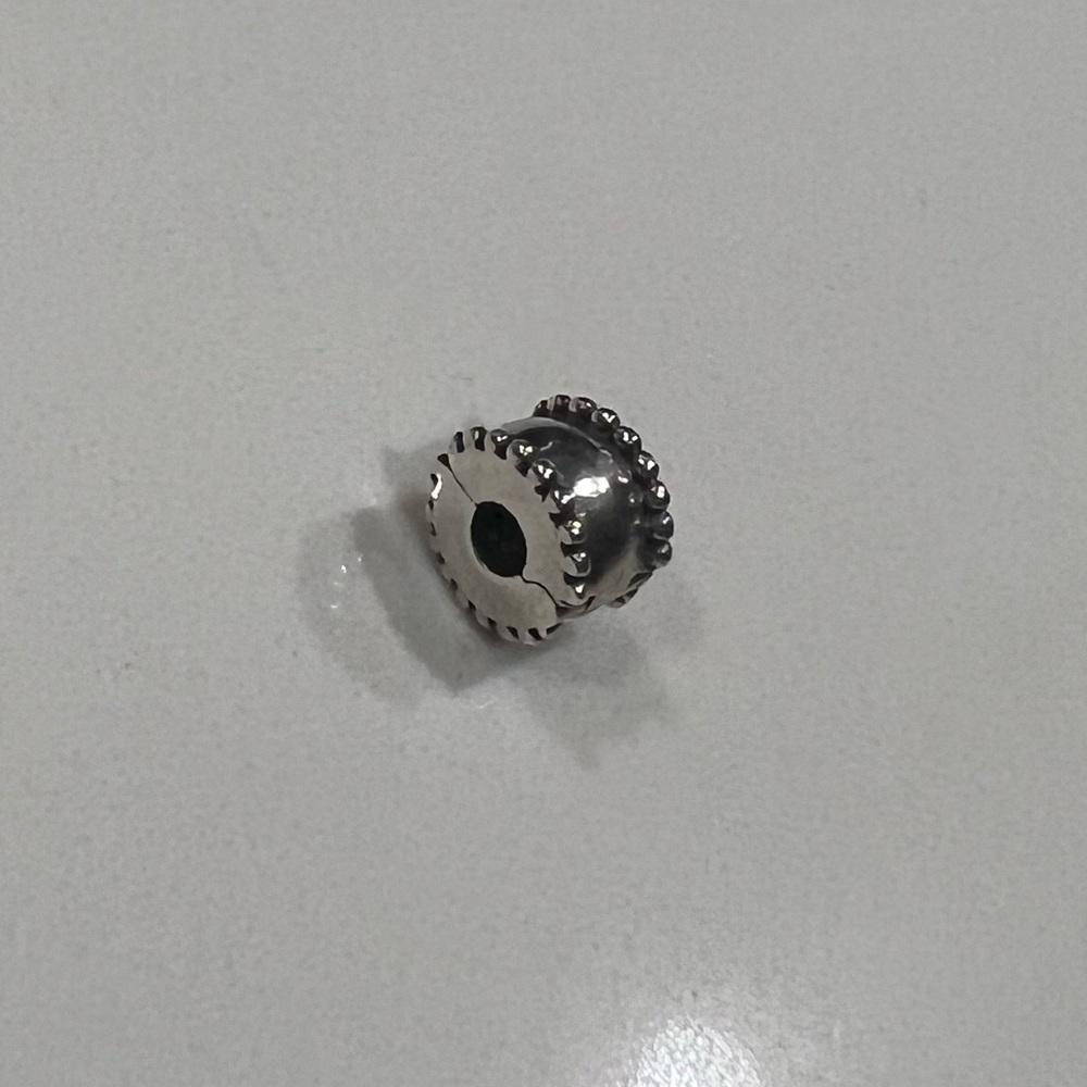 Pandora Retired Ribbed Clip Charm